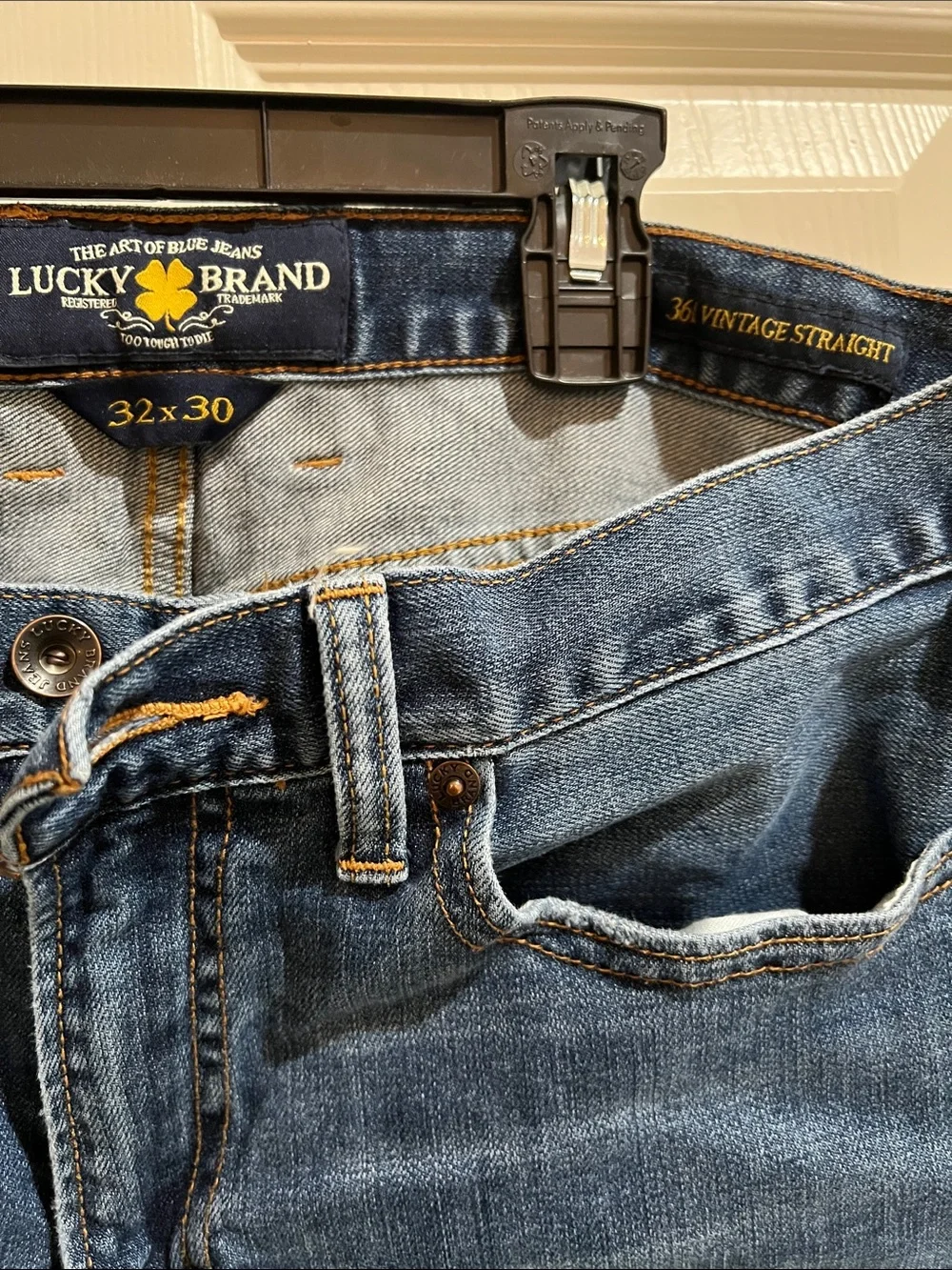 Lucky Brand Men’s Mid Blue Straight Jeans